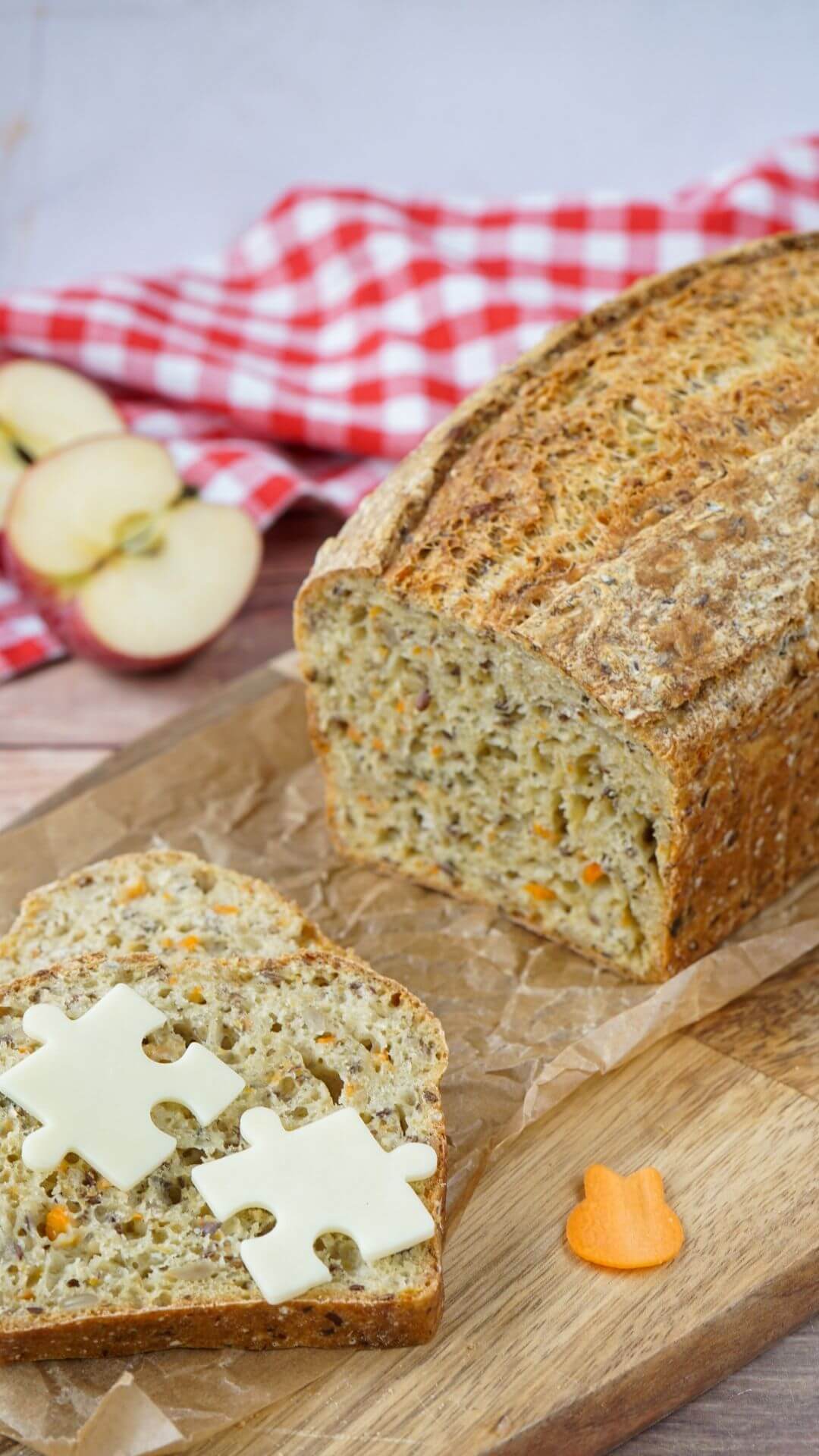 Apfel-Möhren-Körnerbrot Apfel-Möhren-Körnerbrot