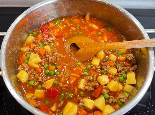 Bauerntopf mit Hackfleisch und Kartoffeln Bauerntopf mit Hackfleisch und Kartoffeln
