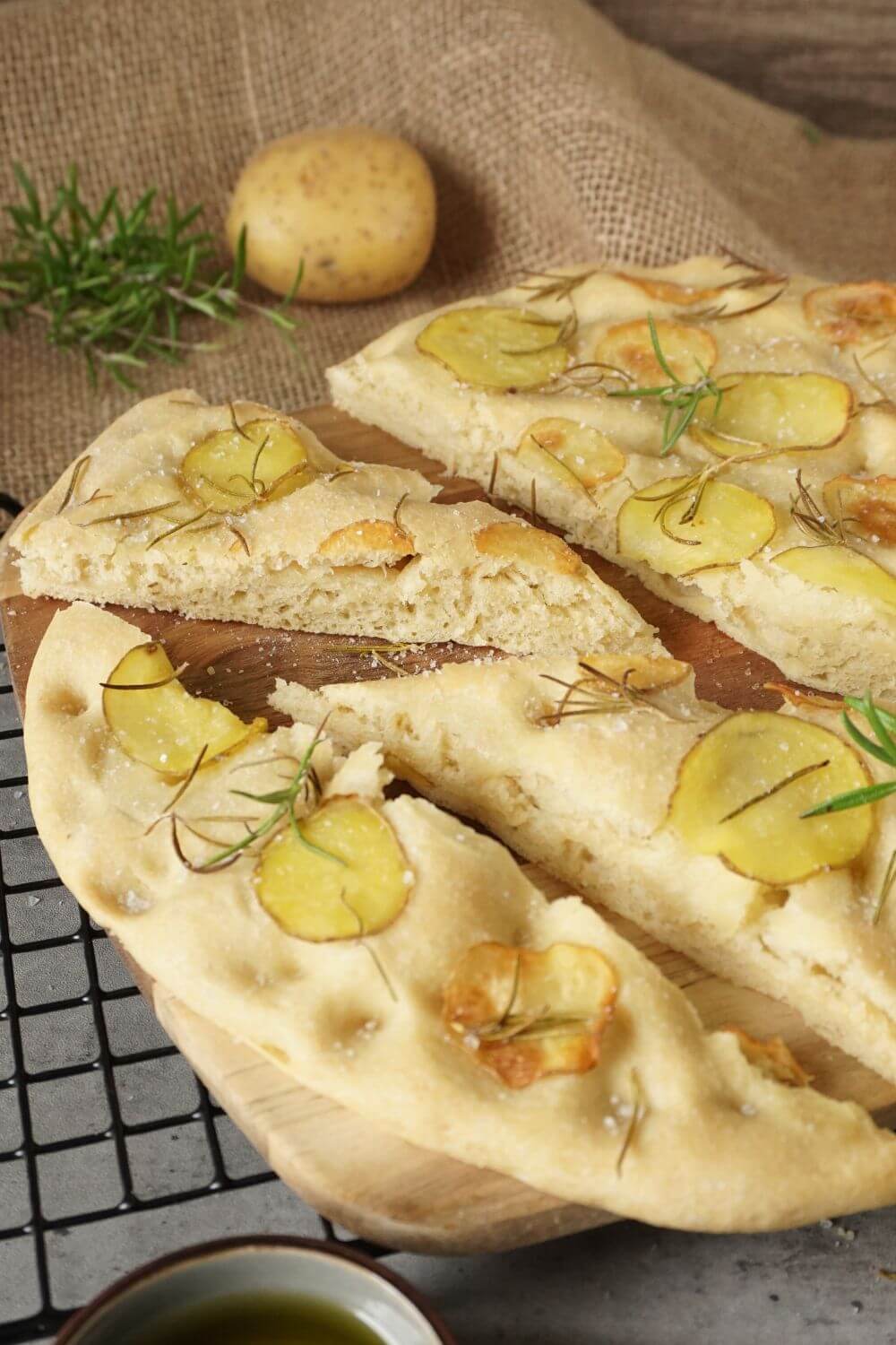 Focaccia mit Kartoffeln und Rosmarin Focaccia mit Kartoffeln und Rosmarin
