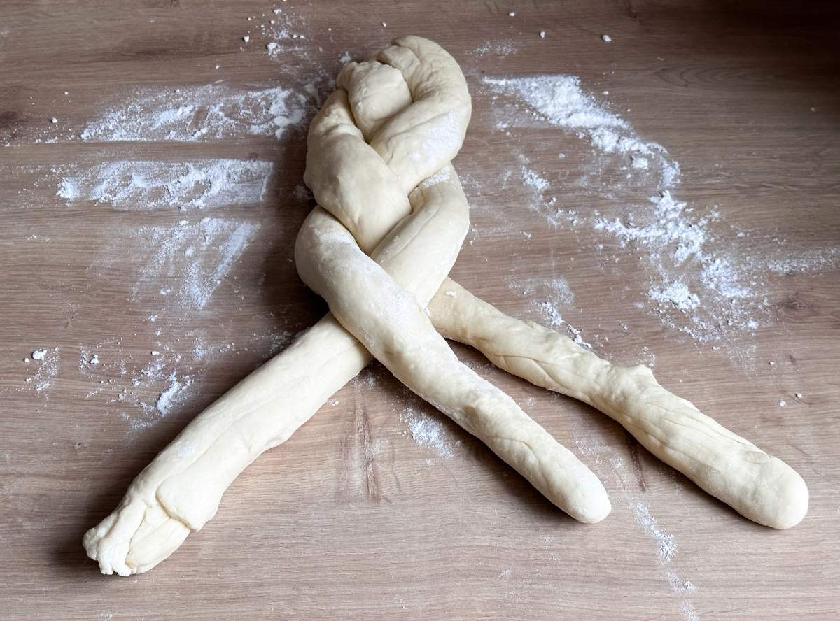 Hefezopf flechten