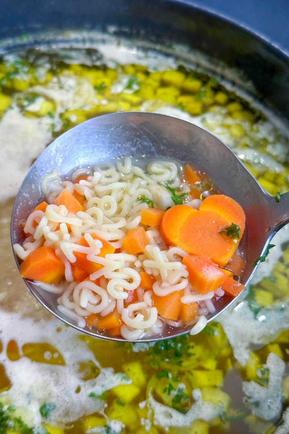 Die Hühnersuppe meiner Oma – wohltuend & einfach