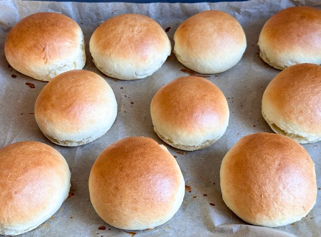 Milchbr&ouml;tchen backen