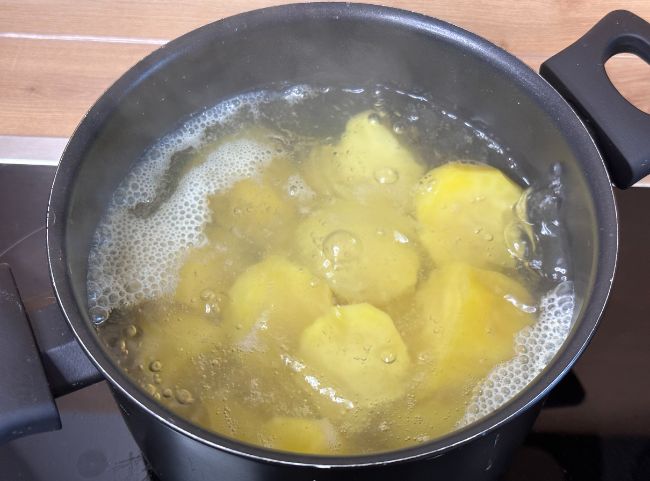 Salzkartoffeln - köcheln lassen Salzkartoffeln - köcheln lassen