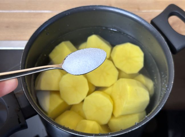 Salzkartoffeln - mit Salz kochen Salzkartoffeln - Kartoffeln mit Salz kochen