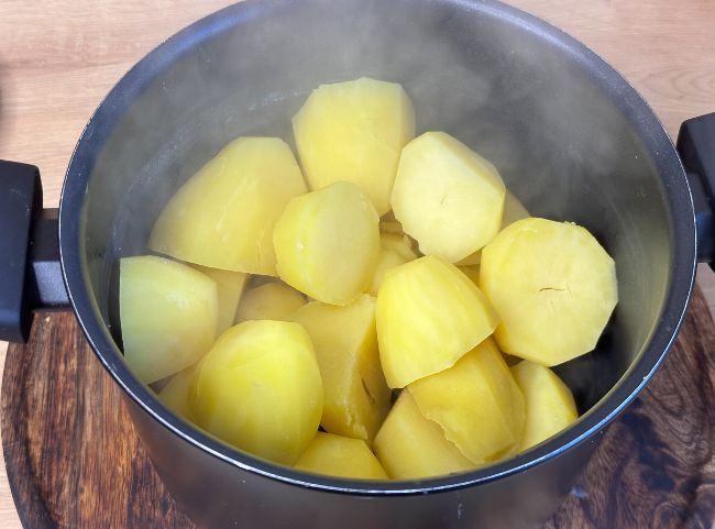 Salzkartoffeln - ausdämpfen Salzkartoffeln - ausdämpfen