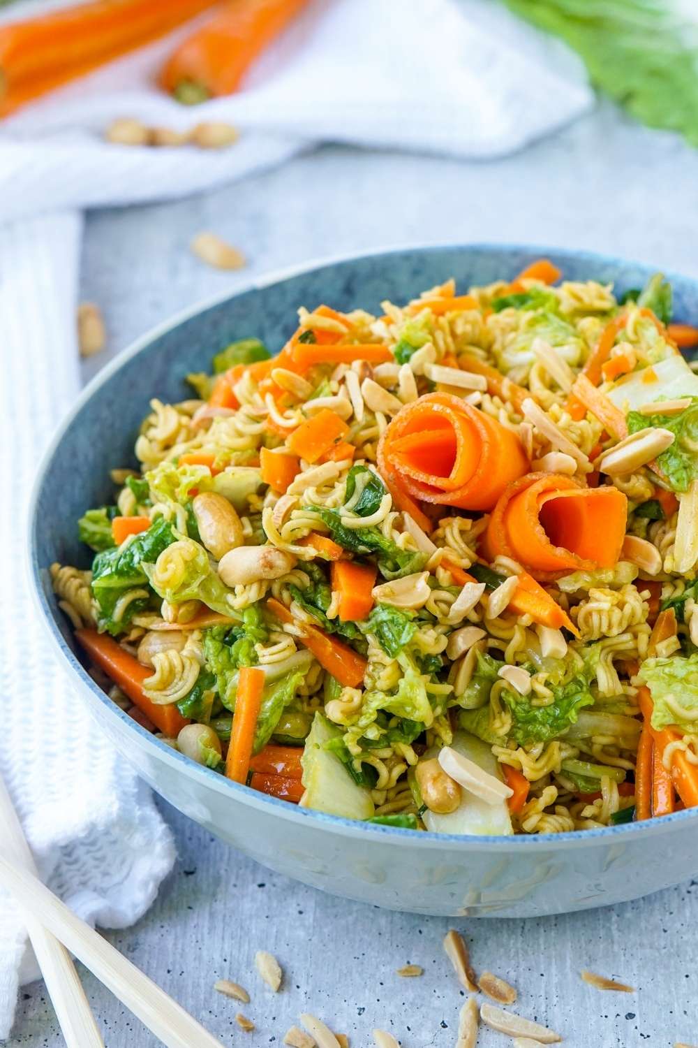 Yum-Yum-Salat – Das schnelle Rezept mit Chinakohl + einer Extraportion Gemüse