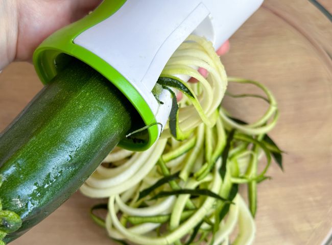 Zucchini-Spaghetti selber machen Zucchini-Spaghetti selber machen